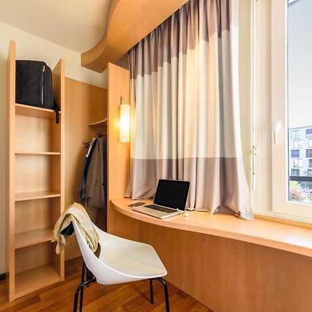 Ibis Lausanne Crissier Esterno foto