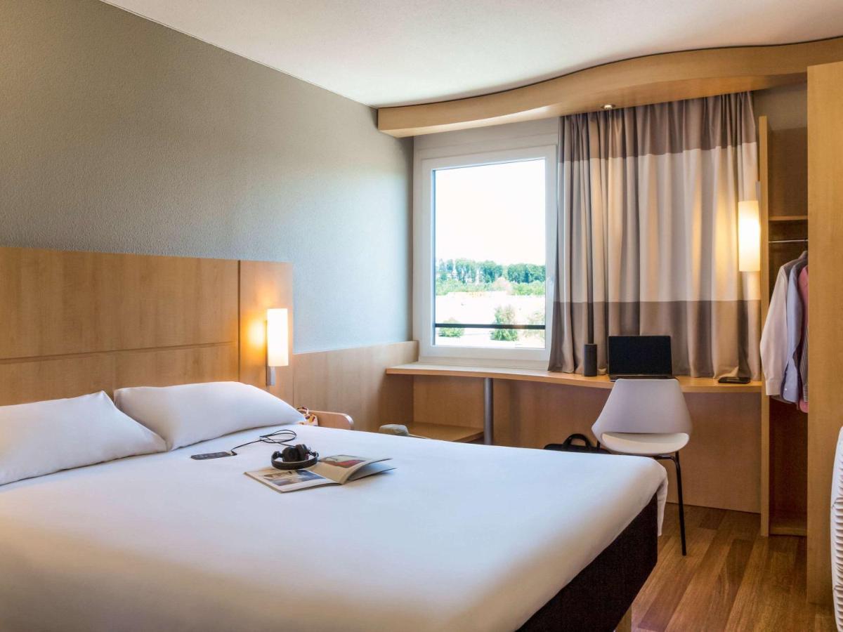 Ibis Lausanne Crissier Esterno foto