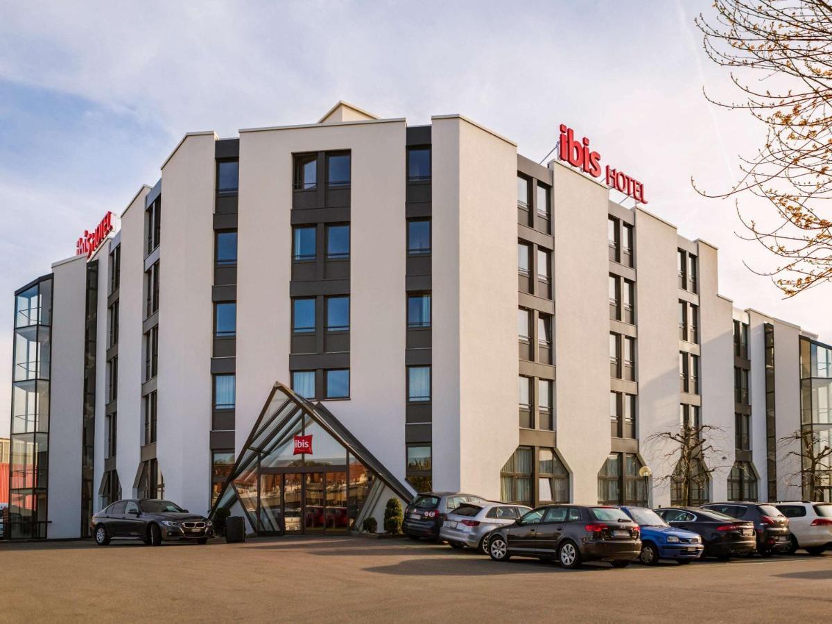 Ibis Lausanne Crissier Esterno foto
