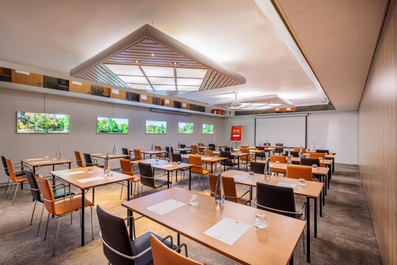 Ibis Lausanne Crissier Esterno foto