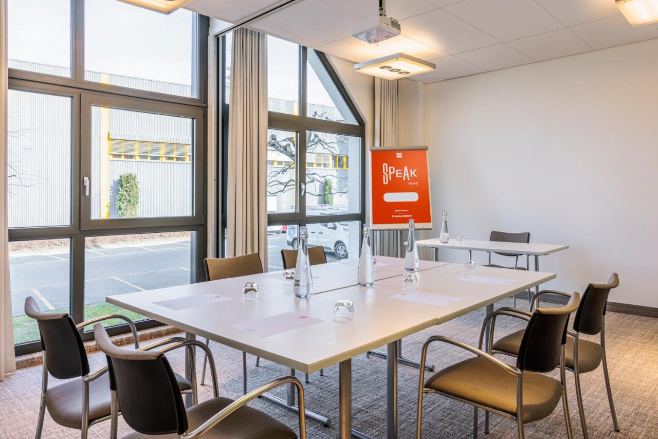 Ibis Lausanne Crissier Esterno foto