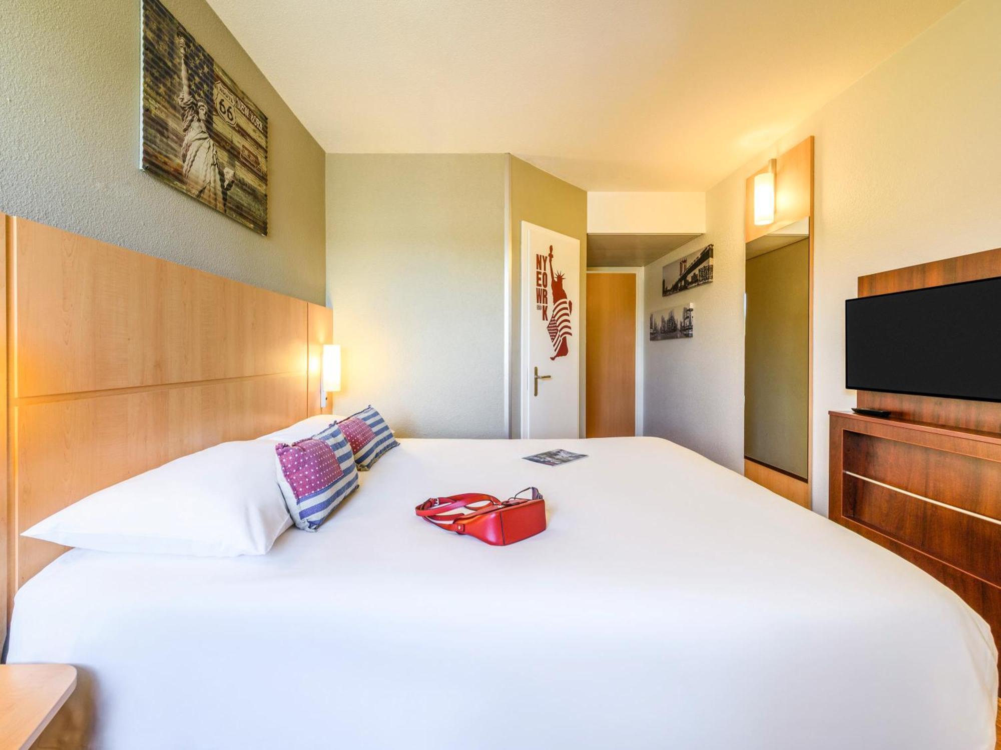 Ibis Lausanne Crissier Esterno foto