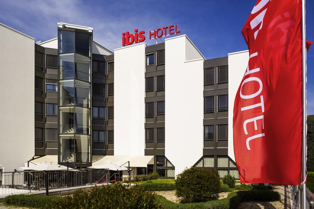 Ibis Lausanne Crissier Esterno foto