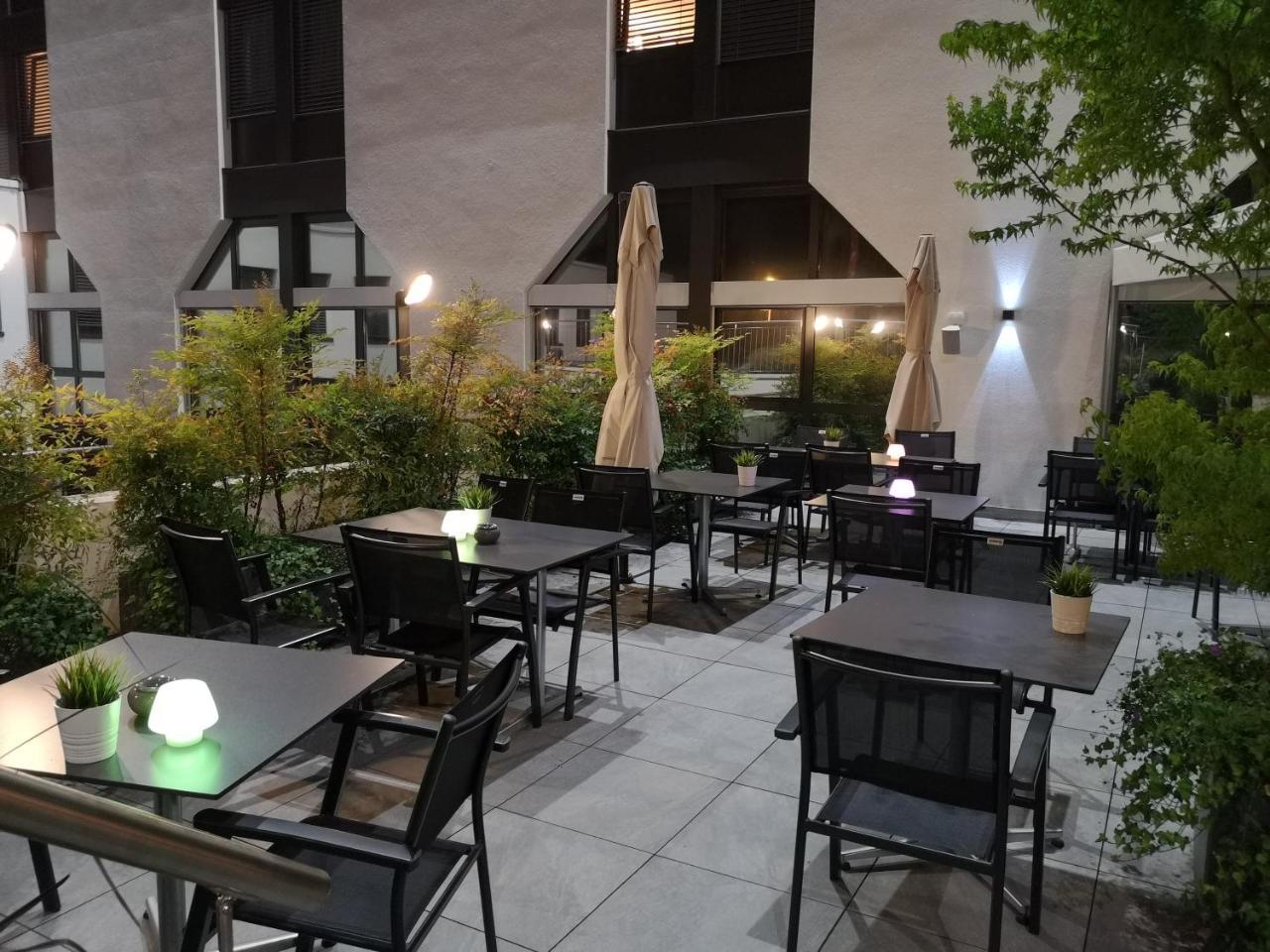 Ibis Lausanne Crissier Esterno foto