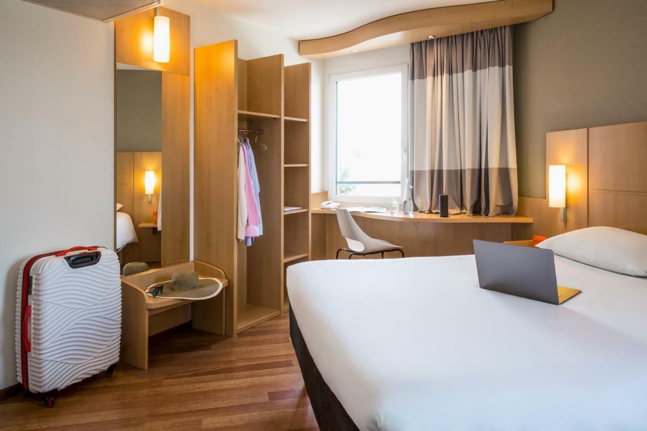 Ibis Lausanne Crissier Esterno foto