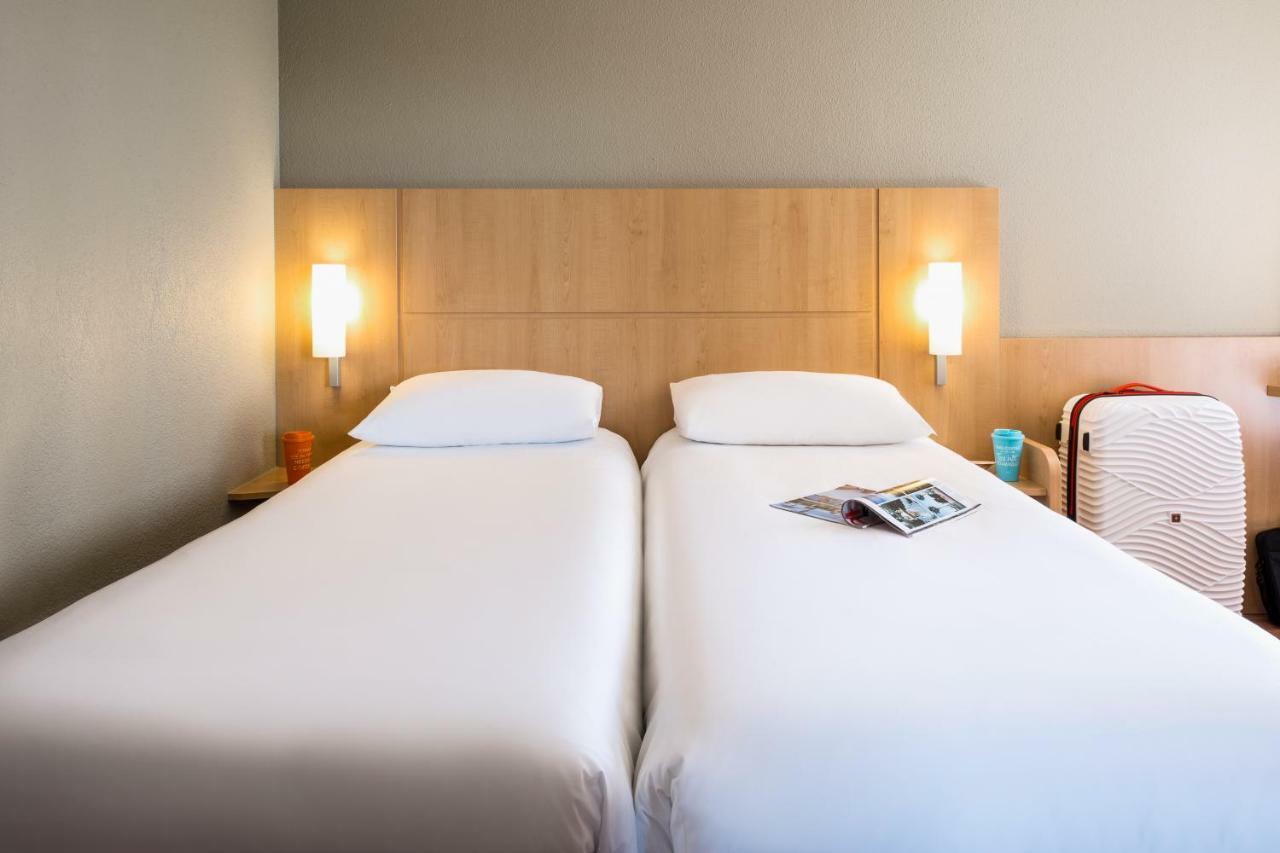 Ibis Lausanne Crissier Esterno foto