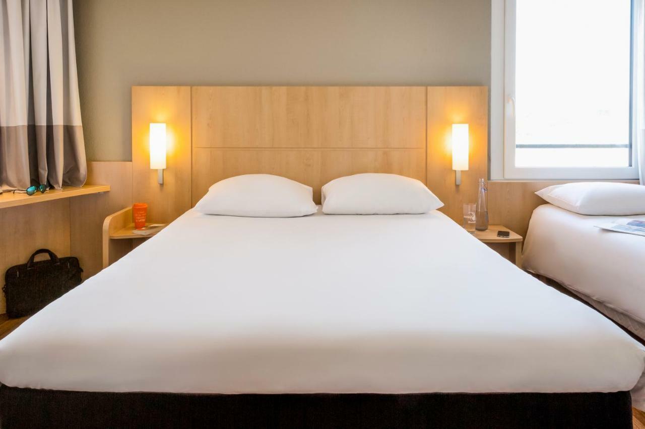Ibis Lausanne Crissier Esterno foto