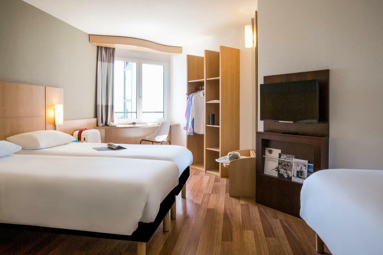 Ibis Lausanne Crissier Esterno foto