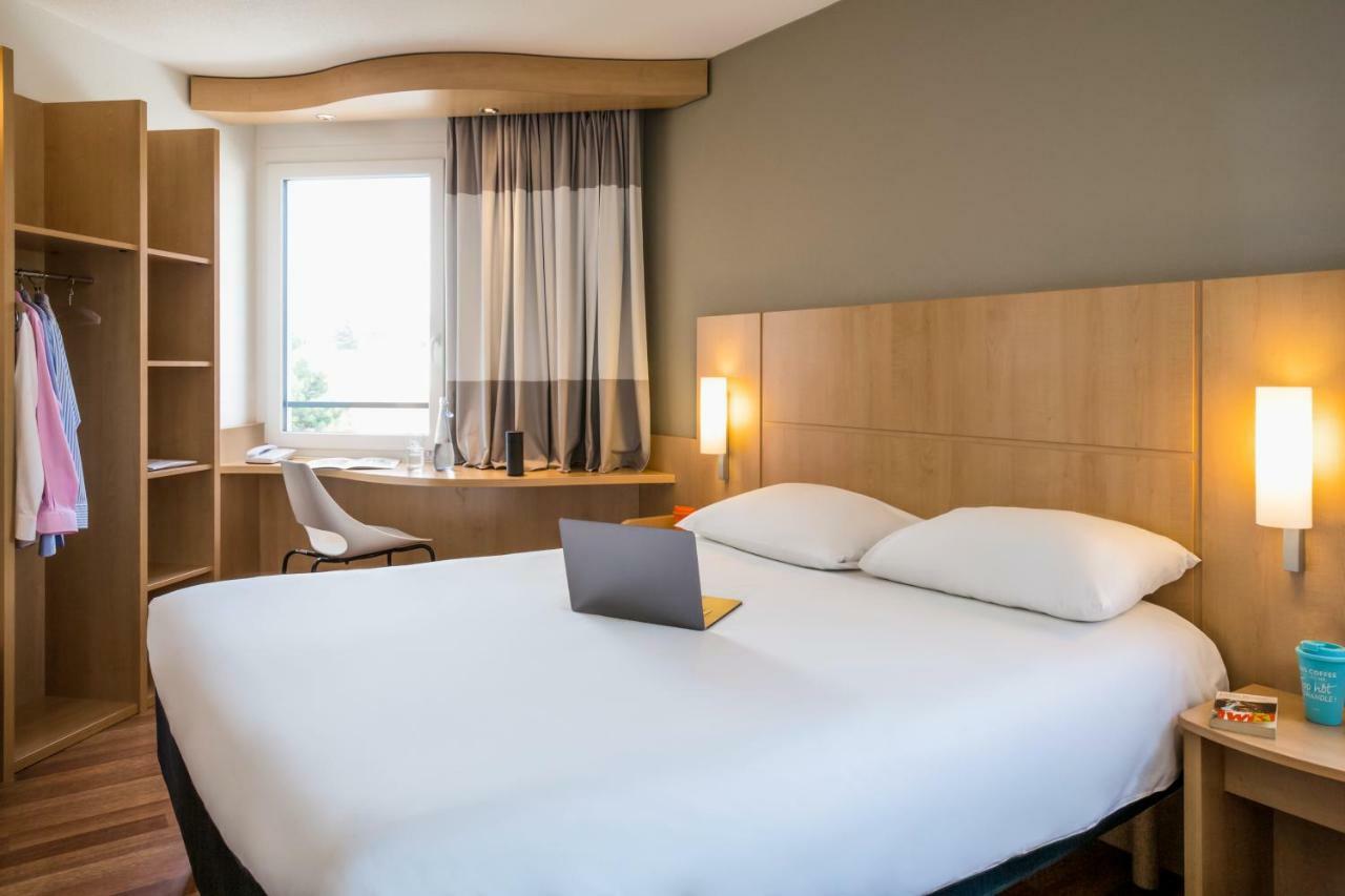 Ibis Lausanne Crissier Esterno foto